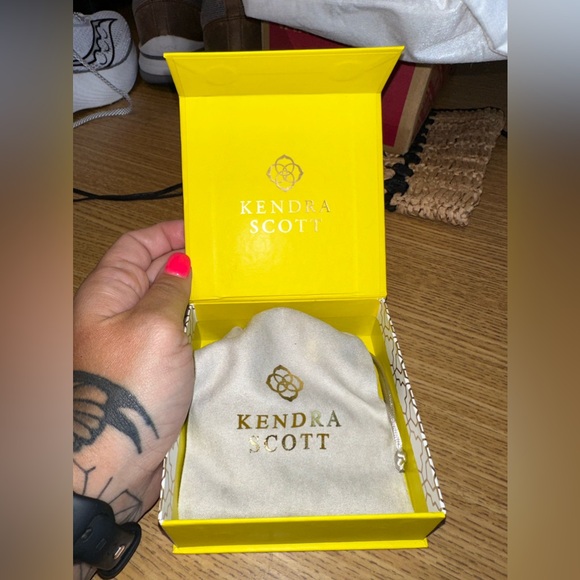 Kendra Scott - Picture 5 of 5